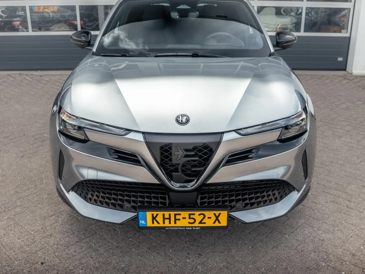 Elettrica Speciale 54 kWh | Techno Pack | Warmtepomp | Verwarmbare Voorruit | Arese Silver