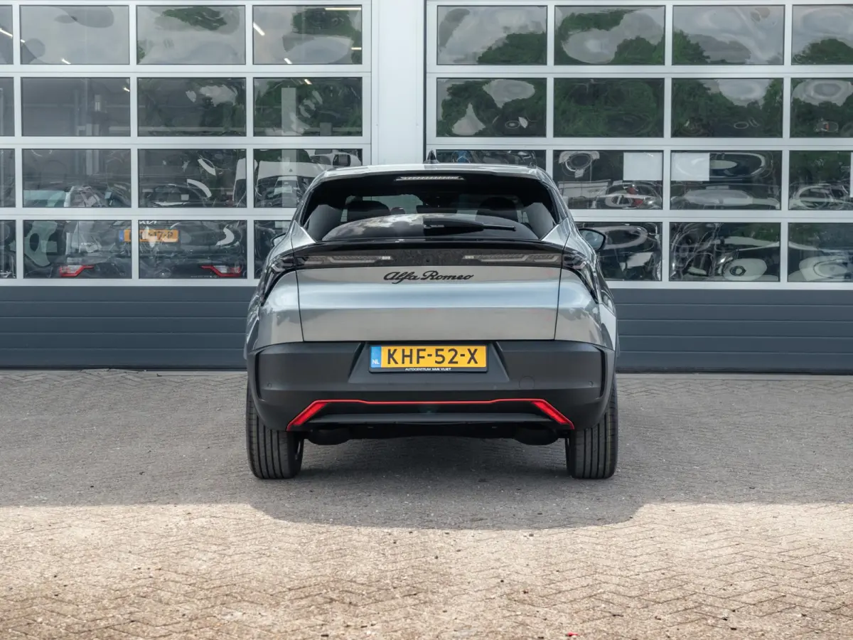 Elettrica Speciale 54 kWh | Techno Pack | Warmtepomp | Verwarmbare Voorruit | Arese Silver