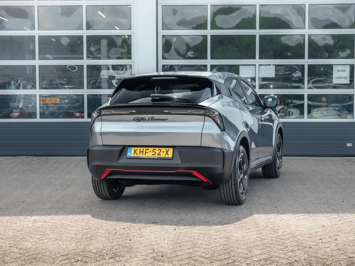 Elettrica Speciale 54 kWh | Techno Pack | Warmtepomp | Verwarmbare Voorruit | Arese Silver