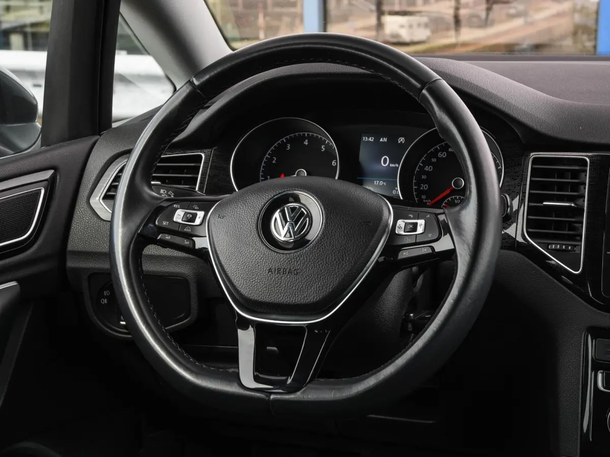 1.5 TSI 150 PK ACT Highline Edition | LED | ACC | Trekhaak | Apple Carplay Android Auto | Navigatie | Stoelverwarming | Massage | 17"