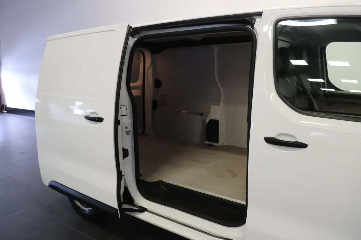 1.5 CDTI L2 EURO 6 - Airco - Cruise - Trekhaak - € 13.900,- Excl.