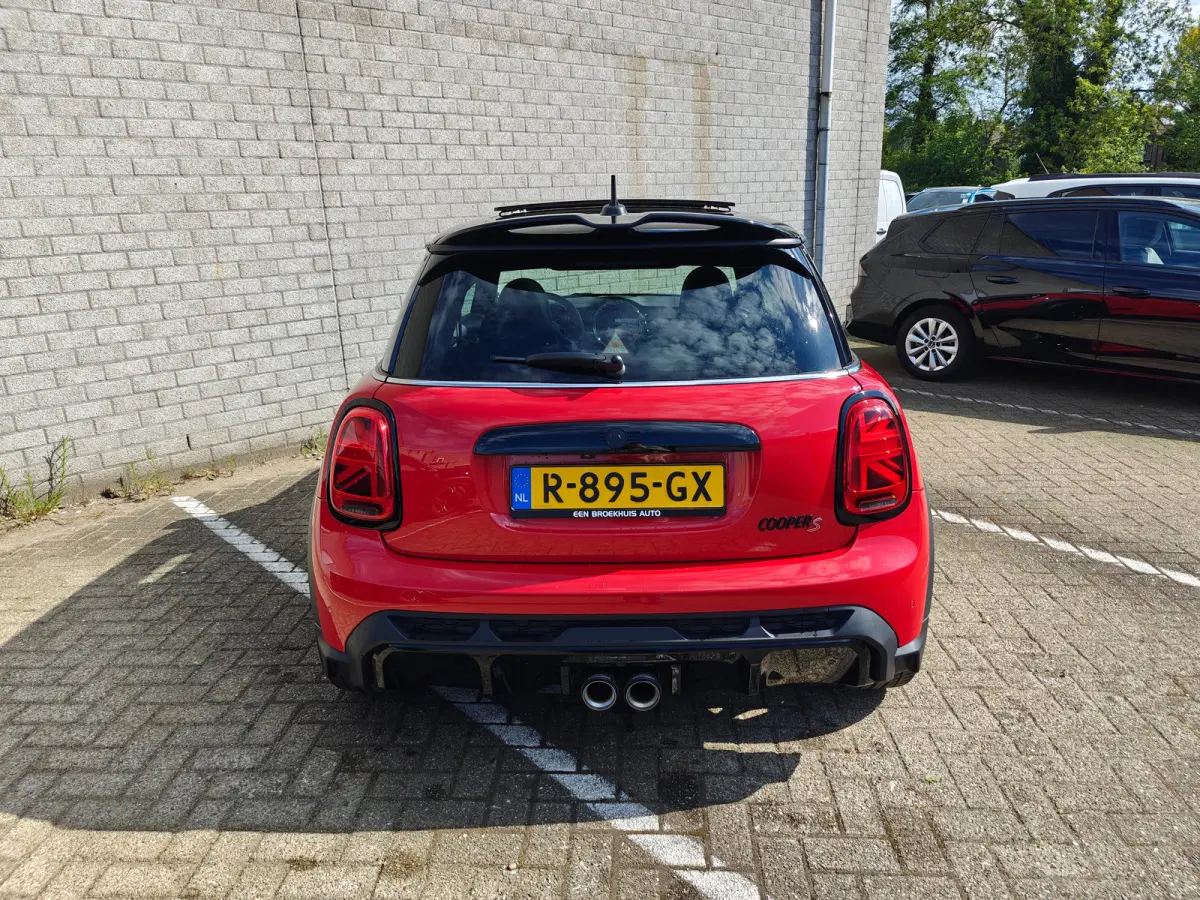 2.0 Cooper S Rockingham GT Edition Unieke uitvoering | Panoramadak | Navigatie | Harman/Kardon | Cruise Control | Climate Control | Achterbank in delen neerklapbaar | Afwijkende dakkleur | A