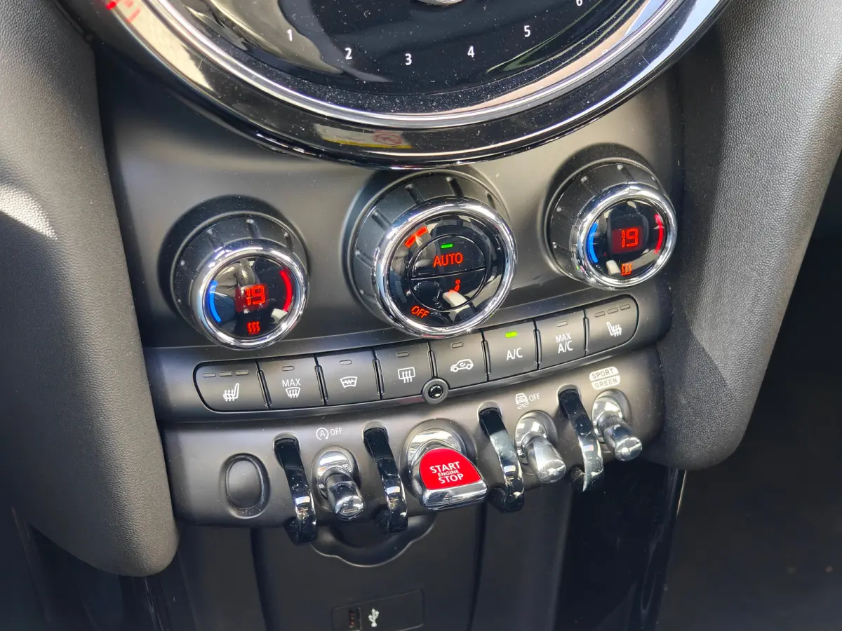 2.0 Cooper S Rockingham GT Edition Unieke uitvoering | Panoramadak | Navigatie | Harman/Kardon | Cruise Control | Climate Control | Achterbank in delen neerklapbaar | Afwijkende dakkleur | A