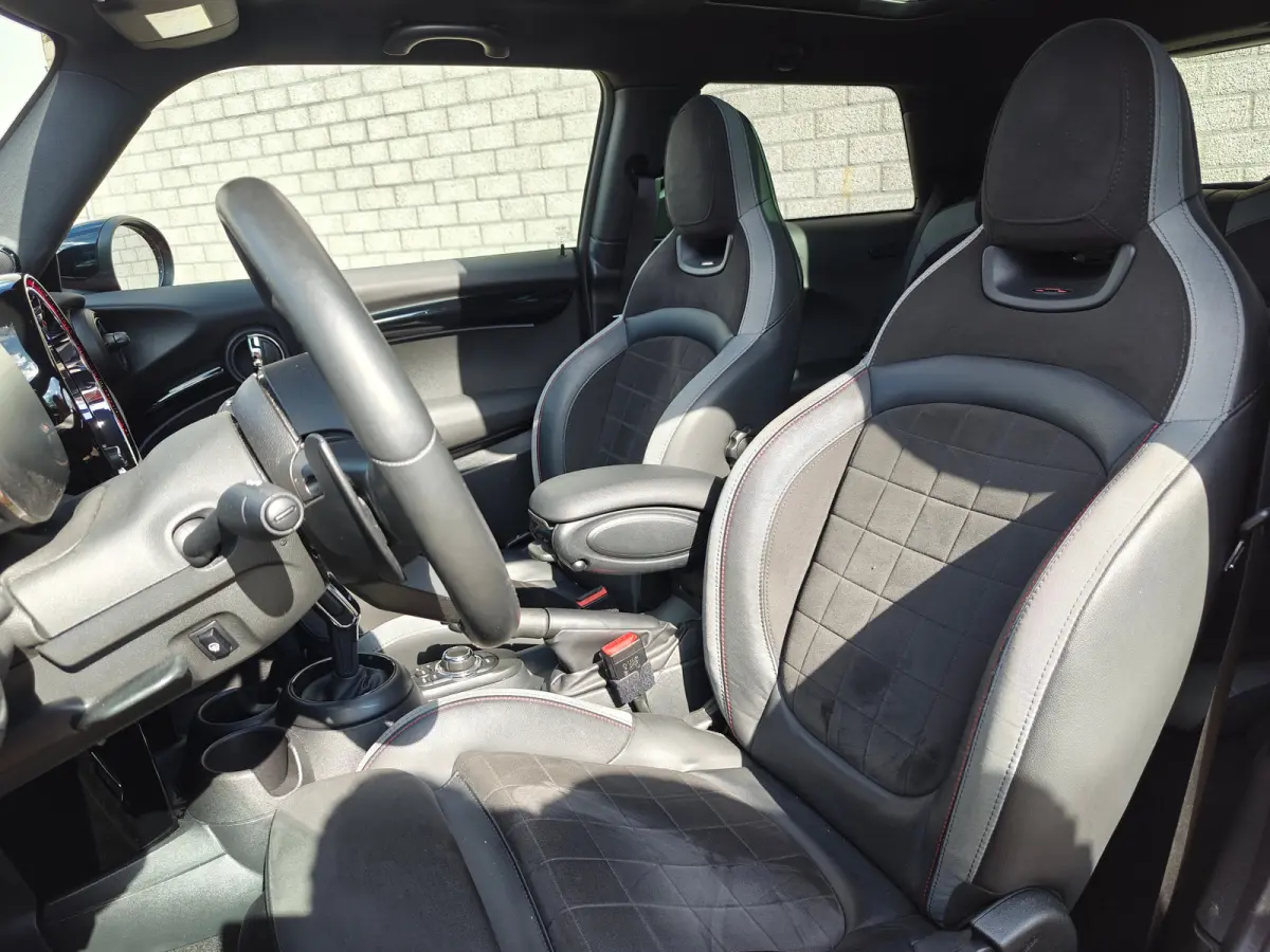 2.0 Cooper S Rockingham GT Edition Unieke uitvoering | Panoramadak | Navigatie | Harman/Kardon | Cruise Control | Climate Control | Achterbank in delen neerklapbaar | Afwijkende dakkleur | A