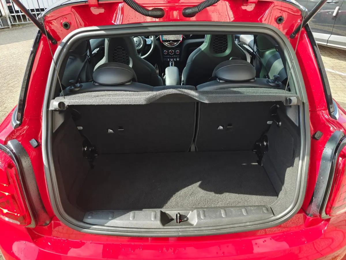 2.0 Cooper S Rockingham GT Edition Unieke uitvoering | Panoramadak | Navigatie | Harman/Kardon | Cruise Control | Climate Control | Achterbank in delen neerklapbaar | Afwijkende dakkleur | A