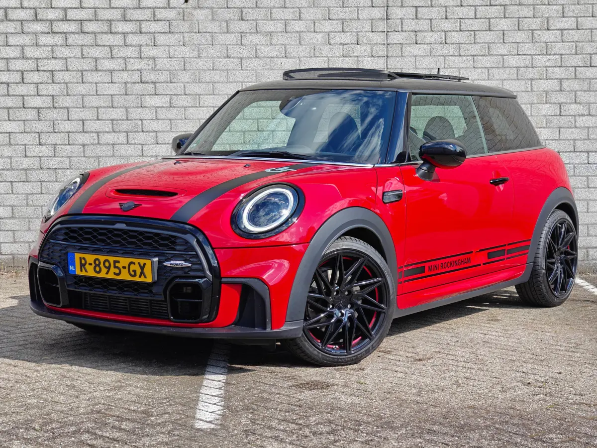2.0 Cooper S Rockingham GT Edition Unieke uitvoering | Panoramadak | Navigatie | Harman/Kardon | Cruise Control | Climate Control | Achterbank in delen neerklapbaar | Afwijkende dakkleur | A