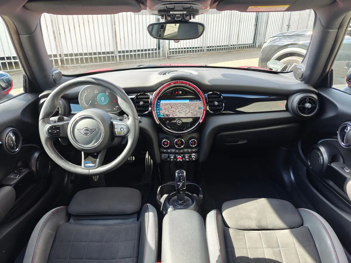 2.0 Cooper S Rockingham GT Edition Unieke uitvoering | Panoramadak | Navigatie | Harman/Kardon | Cruise Control | Climate Control | Achterbank in delen neerklapbaar | Afwijkende dakkleur | A