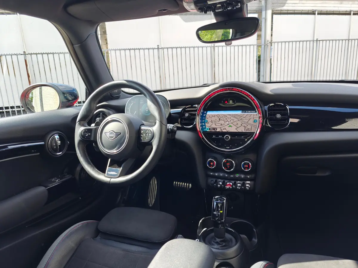 2.0 Cooper S Rockingham GT Edition Unieke uitvoering | Panoramadak | Navigatie | Harman/Kardon | Cruise Control | Climate Control | Achterbank in delen neerklapbaar | Afwijkende dakkleur | A