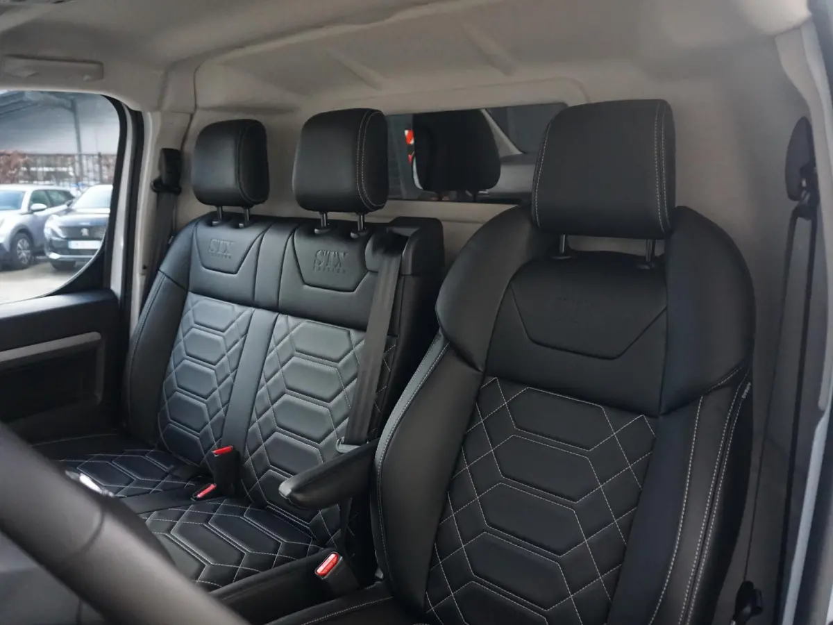 Electric L3 75 kWh | STX Sport | Lederen bekleding | Spoilerpakket | 18 inch Lichtmetalen velgen | Comfort stoelen | Mooiste bus van NL (!)