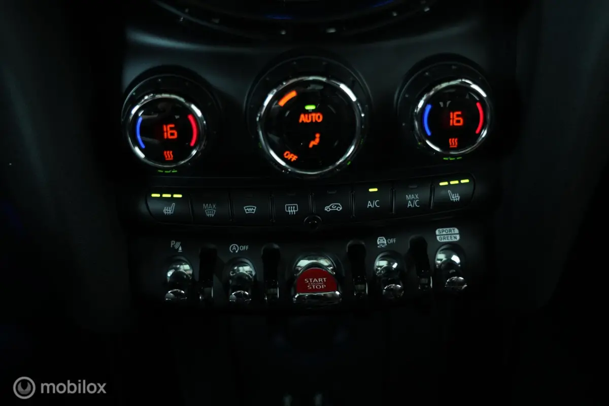 S 2.0 60 Years Edition - Pano - Stoelverwarming - Carplay