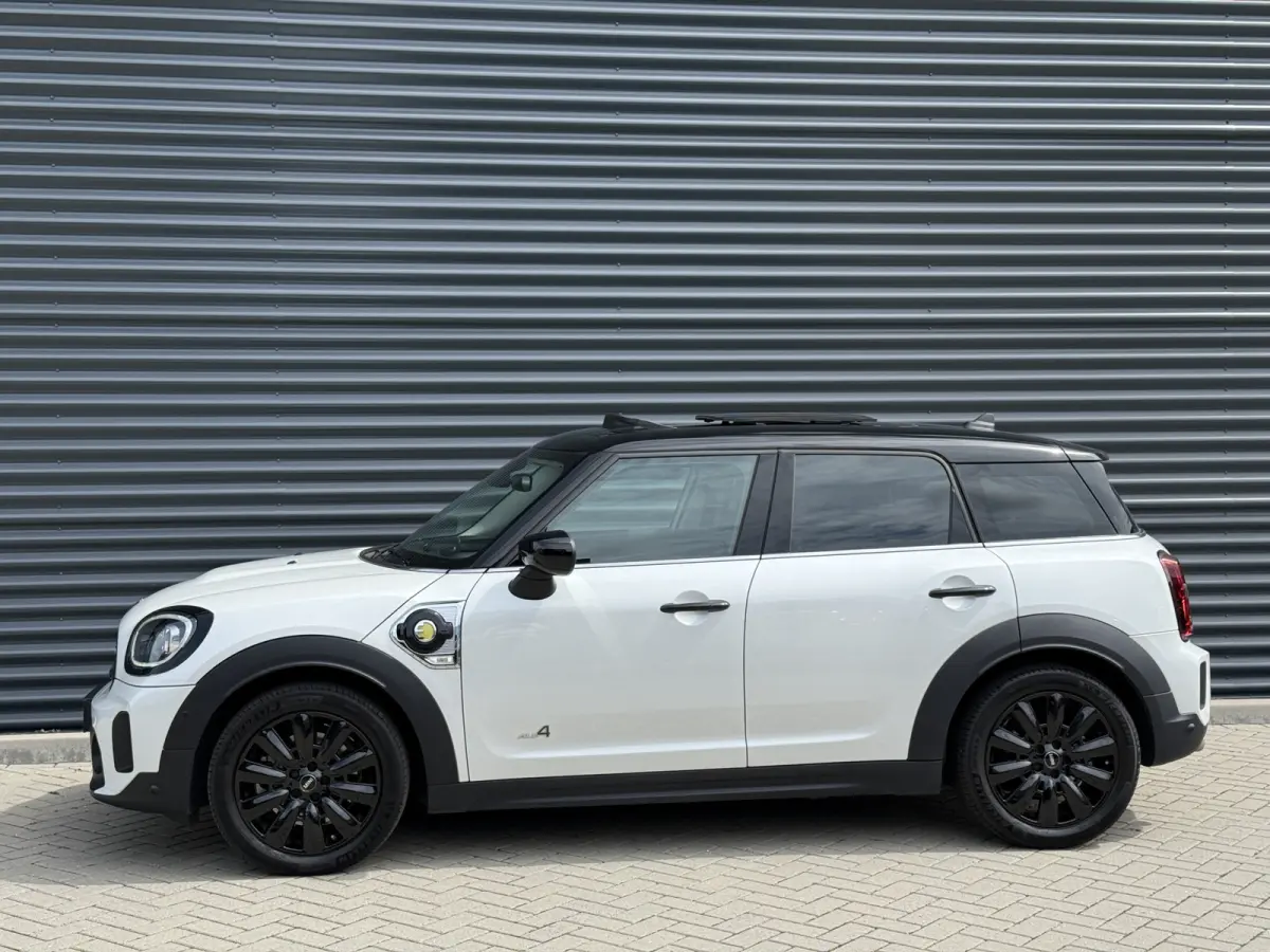 2.0 Cooper SE ALL4 Pano/H&K/Camera/Apple