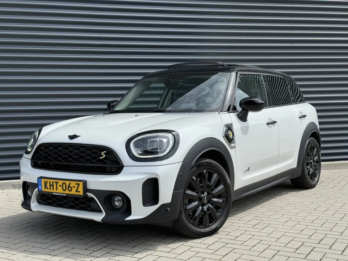 2.0 Cooper SE ALL4 Pano/H&K/Camera/Apple