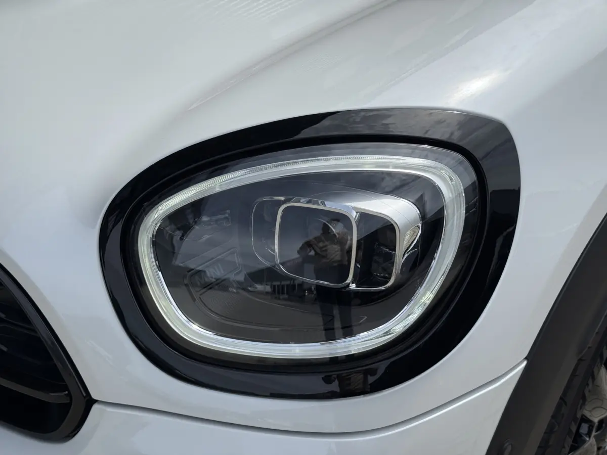 2.0 Cooper SE ALL4 Pano/H&K/Camera/Apple