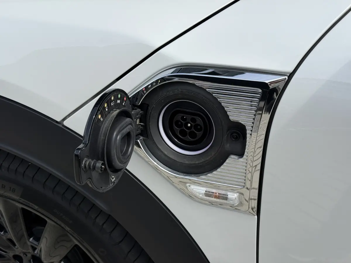 2.0 Cooper SE ALL4 Pano/H&K/Camera/Apple