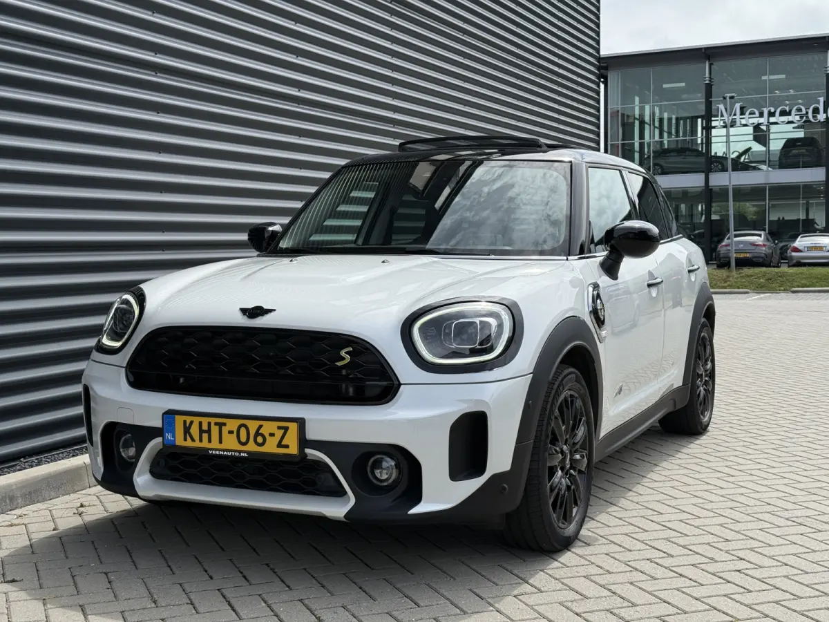 2.0 Cooper SE ALL4 Pano/H&K/Camera/Apple