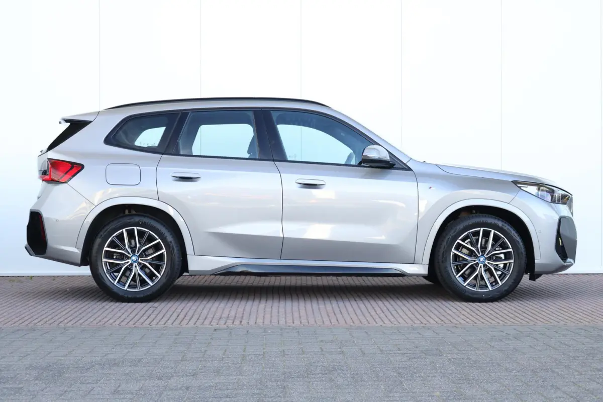 xDrive25e | SoH 100% | M-Sport Pakket | Driving Assistant Plus | Comfort Access | Achteruitrijcamera | PDC | Verwarmde Voorstoelen |