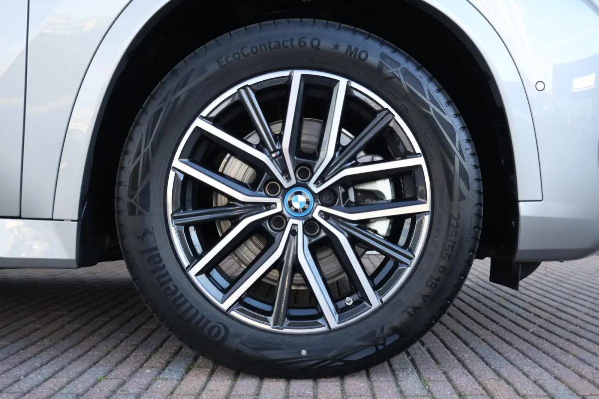 xDrive25e | SoH 100% | M-Sport Pakket | Driving Assistant Plus | Comfort Access | Achteruitrijcamera | PDC | Verwarmde Voorstoelen |