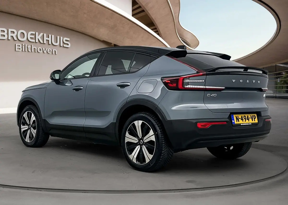 Recharge Twin Intro Edition 78 kWh | Trekhaak | PDC V+A en 360 Camera | Elektrische achterklep | AWD | Panoramadak | Alcantara Bekleding | Keyless | Extra getint glas |