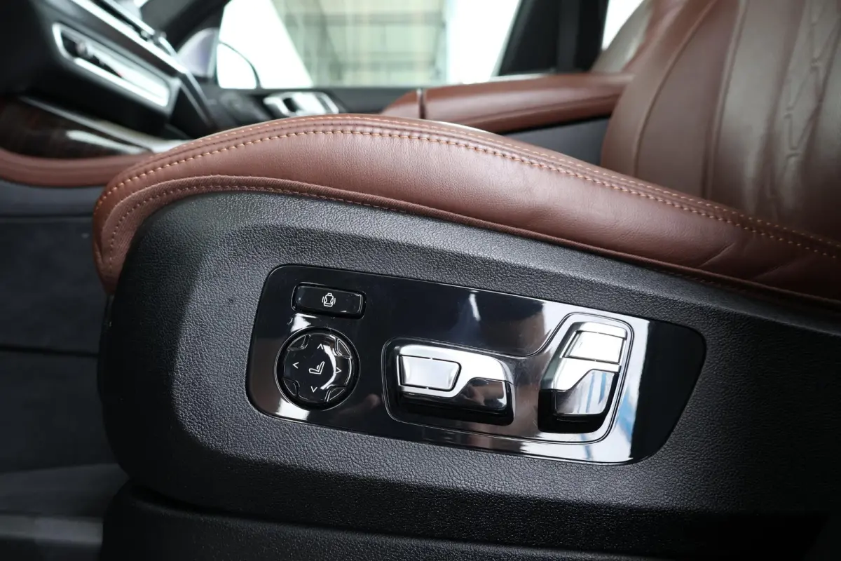 xDrive40i | M-Sport Pakket | Skylounge Pano Dak | Bowers & Wilkins | Alcantara Hemel | Driving Assistant Professional | 23'' LM |