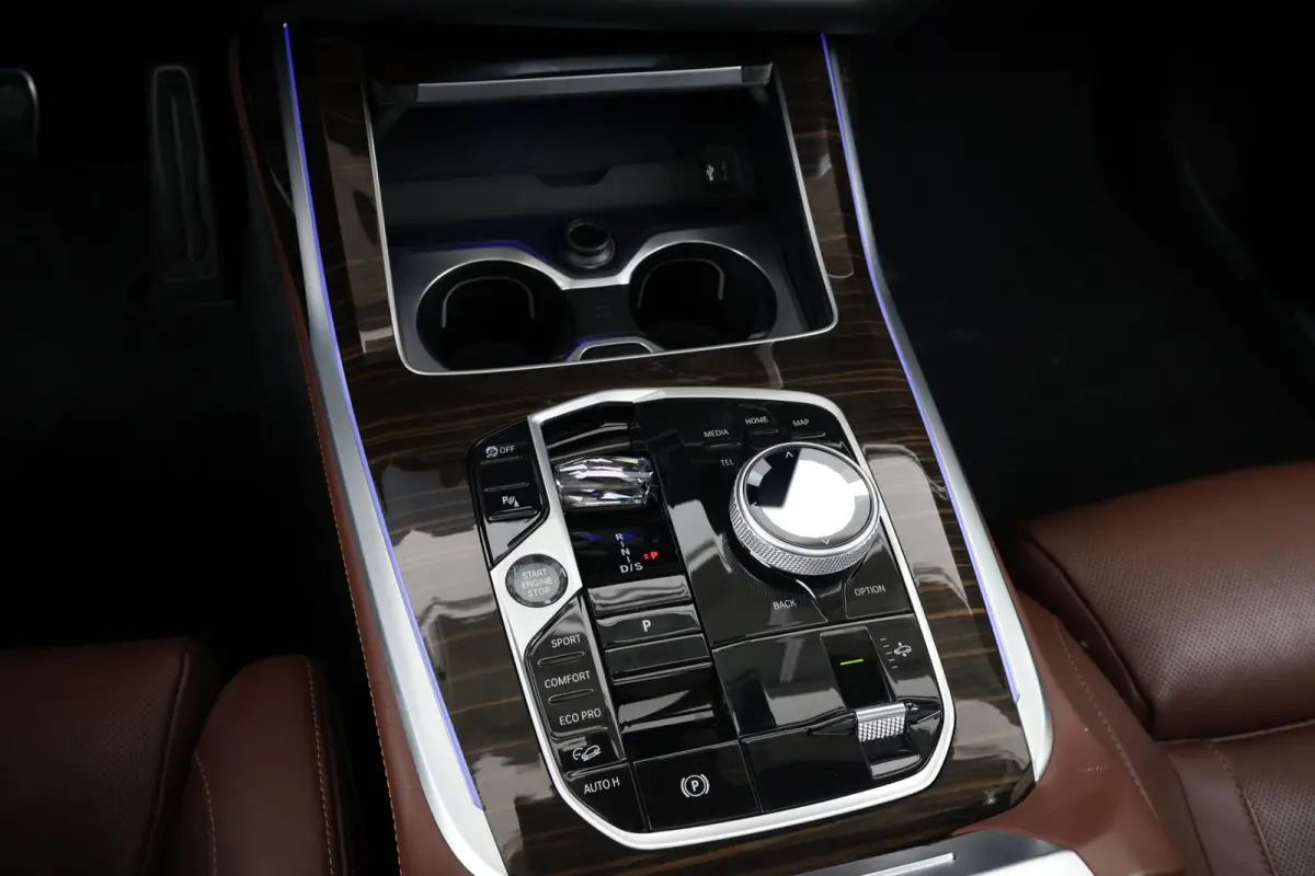 xDrive40i | M-Sport Pakket | Skylounge Pano Dak | Bowers & Wilkins | Alcantara Hemel | Driving Assistant Professional | 23'' LM |