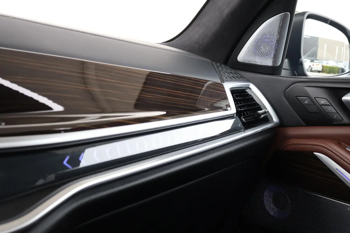 xDrive40i | M-Sport Pakket | Skylounge Pano Dak | Bowers & Wilkins | Alcantara Hemel | Driving Assistant Professional | 23'' LM |