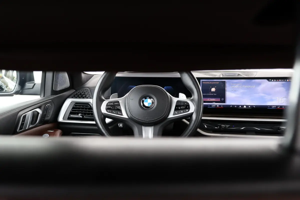 xDrive40i | M-Sport Pakket | Skylounge Pano Dak | Bowers & Wilkins | Alcantara Hemel | Driving Assistant Professional | 23'' LM |