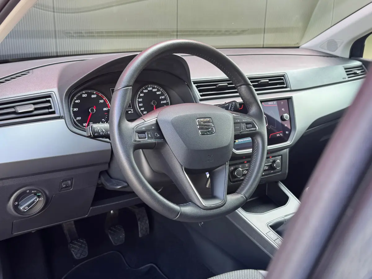 1.0 TSI Style Business Intense | Achteruitrijcamera | Airco (automatisch) | Navigatiesysteem full map