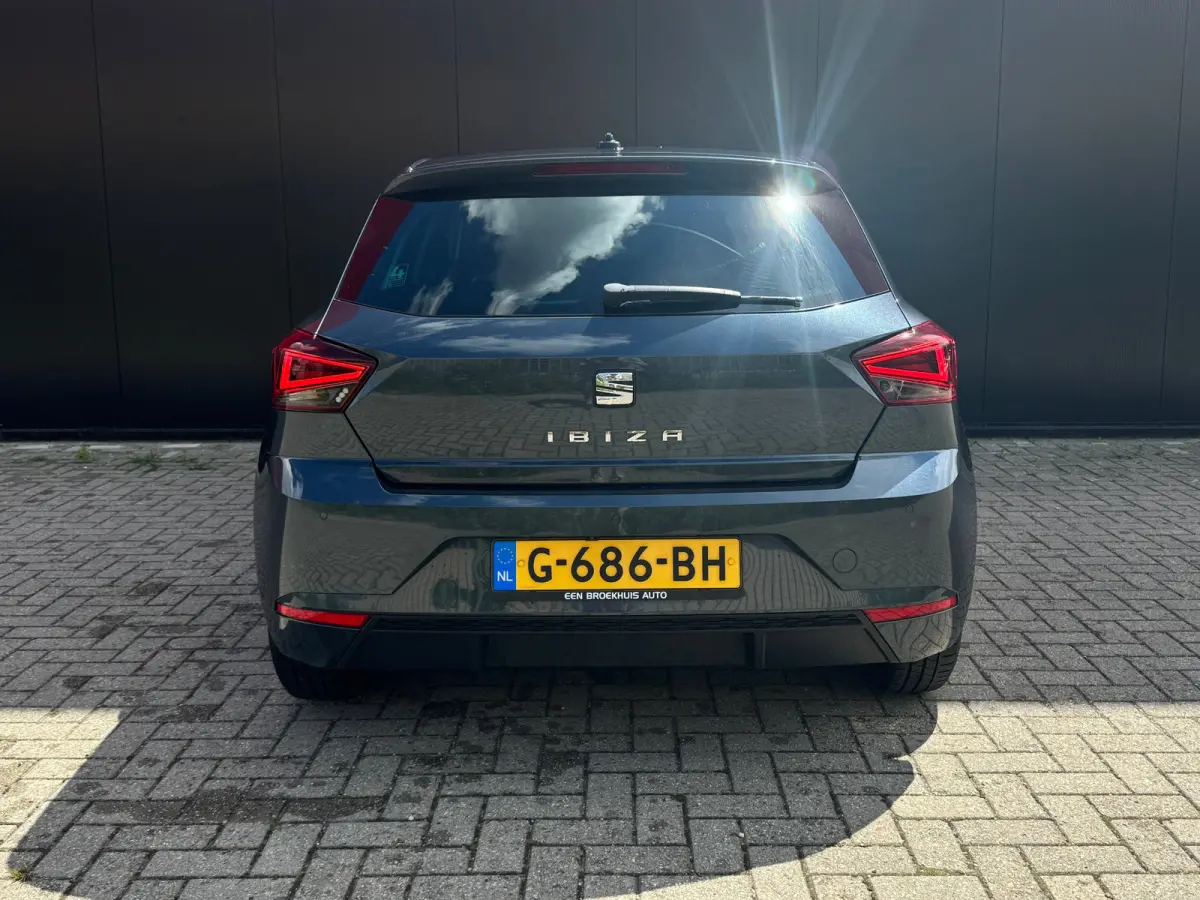 1.0 TSI Style Business Intense | Achteruitrijcamera | Airco (automatisch) | Navigatiesysteem full map
