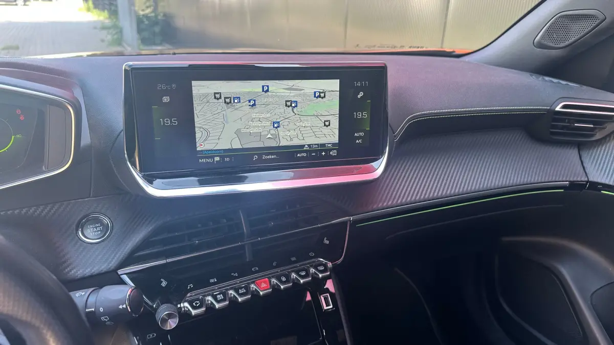 1.2 PureTech GT | Trekhaak | Camera | Apaptieve Cruise | Navigatie | Carplay | | Achterbank in delen neerklapbaar | Achteruitrijcamera | Airco (automatisch)