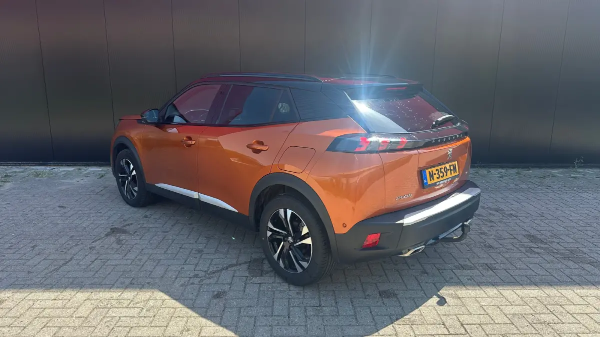 1.2 PureTech GT | Trekhaak | Camera | Apaptieve Cruise | Navigatie | Carplay | | Achterbank in delen neerklapbaar | Achteruitrijcamera | Airco (automatisch)