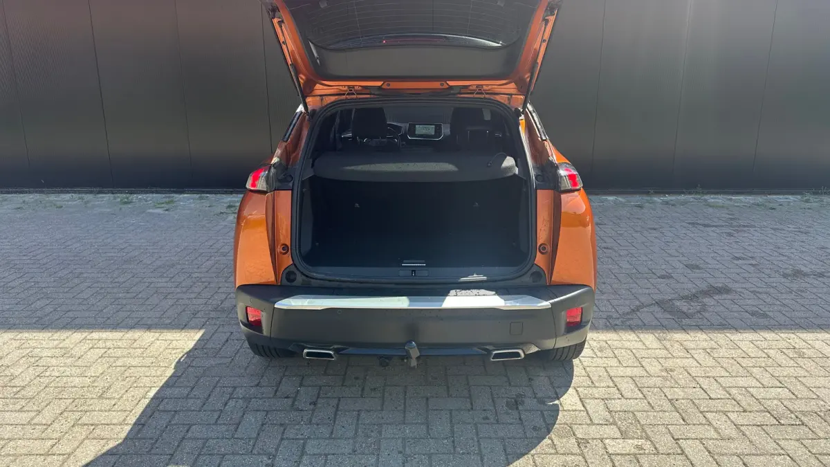 1.2 PureTech GT | Trekhaak | Camera | Apaptieve Cruise | Navigatie | Carplay | | Achterbank in delen neerklapbaar | Achteruitrijcamera | Airco (automatisch)