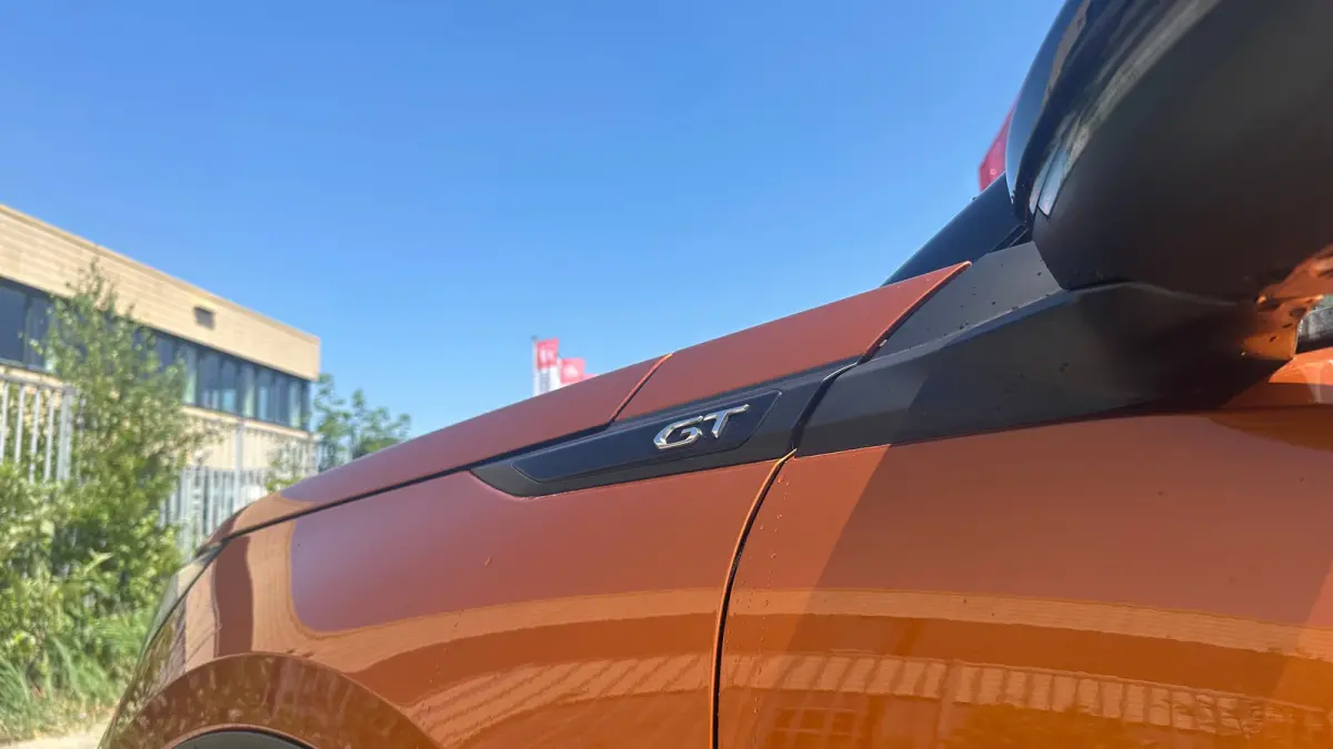 1.2 PureTech GT | Trekhaak | Camera | Apaptieve Cruise | Navigatie | Carplay | | Achterbank in delen neerklapbaar | Achteruitrijcamera | Airco (automatisch)