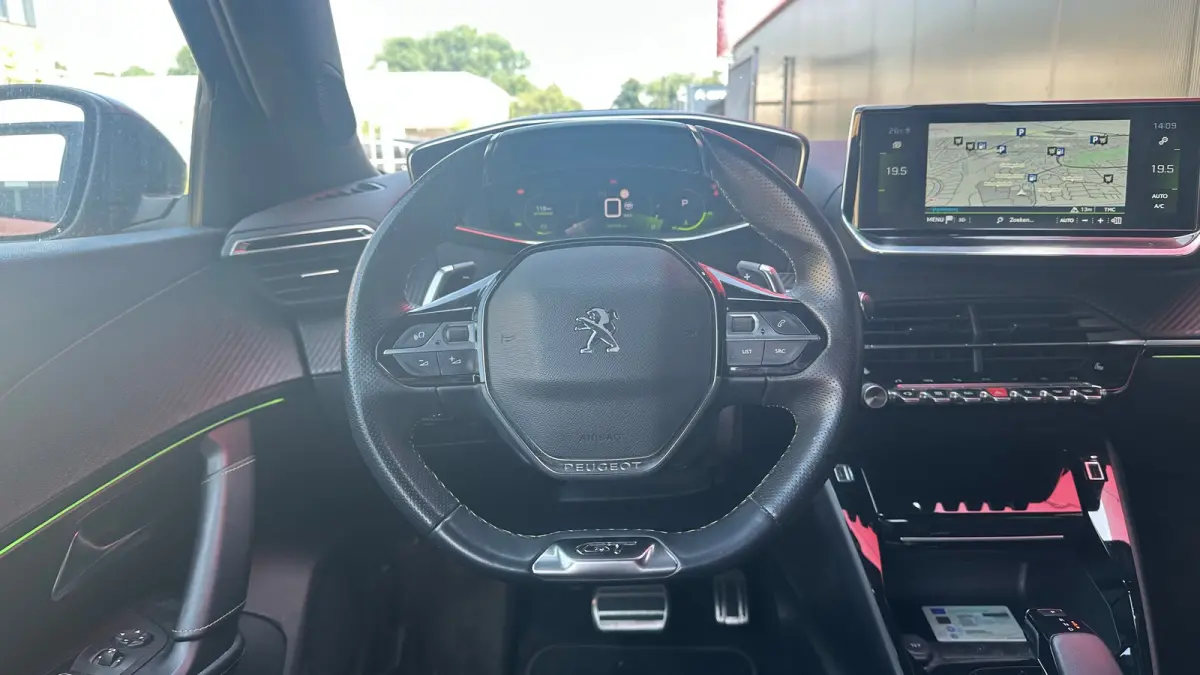 1.2 PureTech GT | Trekhaak | Camera | Apaptieve Cruise | Navigatie | Carplay | | Achterbank in delen neerklapbaar | Achteruitrijcamera | Airco (automatisch)