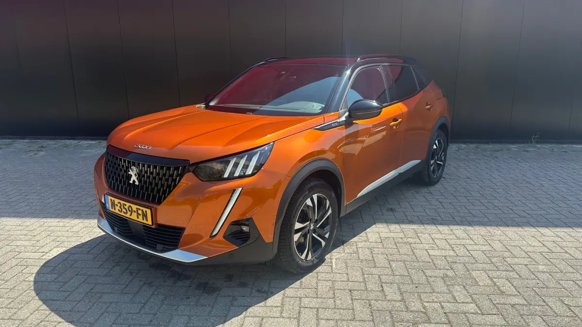 1.2 PureTech GT | Trekhaak | Camera | Apaptieve Cruise | Navigatie | Carplay | | Achterbank in delen neerklapbaar | Achteruitrijcamera | Airco (automatisch)