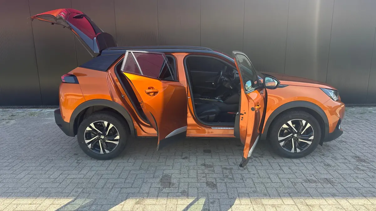 1.2 PureTech GT | Trekhaak | Camera | Apaptieve Cruise | Navigatie | Carplay | | Achterbank in delen neerklapbaar | Achteruitrijcamera | Airco (automatisch)