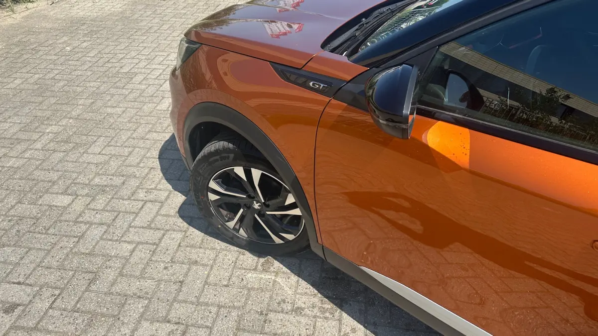 1.2 PureTech GT | Trekhaak | Camera | Apaptieve Cruise | Navigatie | Carplay | | Achterbank in delen neerklapbaar | Achteruitrijcamera | Airco (automatisch)