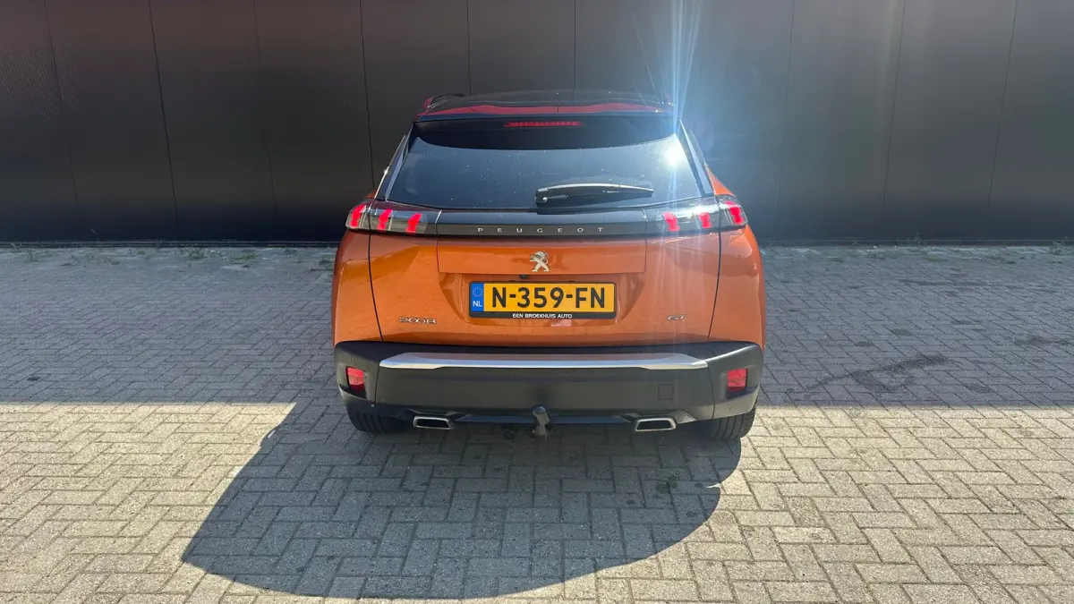 1.2 PureTech GT | Trekhaak | Camera | Apaptieve Cruise | Navigatie | Carplay | | Achterbank in delen neerklapbaar | Achteruitrijcamera | Airco (automatisch)