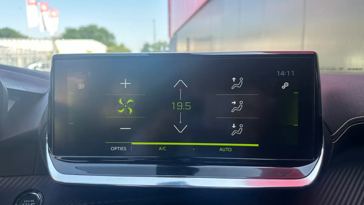 1.2 PureTech GT | Trekhaak | Camera | Apaptieve Cruise | Navigatie | Carplay | | Achterbank in delen neerklapbaar | Achteruitrijcamera | Airco (automatisch)