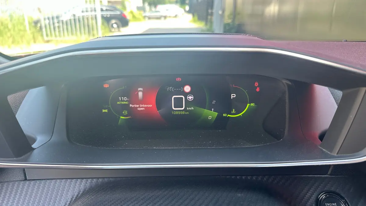 1.2 PureTech GT | Trekhaak | Camera | Apaptieve Cruise | Navigatie | Carplay | | Achterbank in delen neerklapbaar | Achteruitrijcamera | Airco (automatisch)