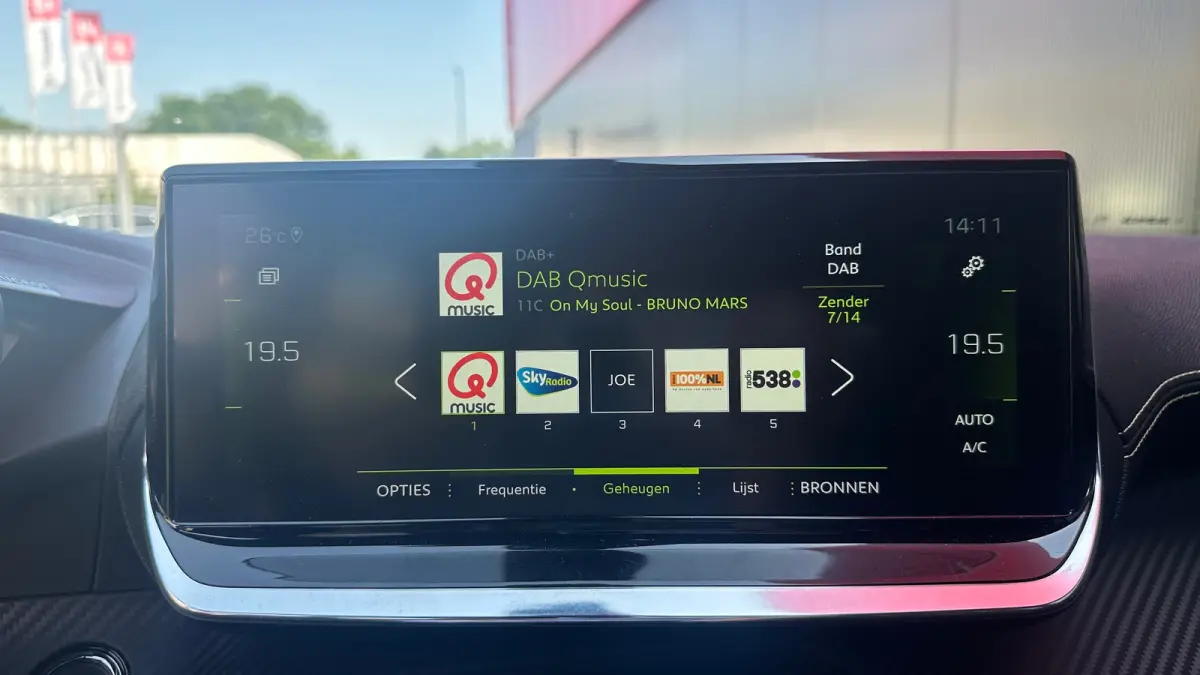 1.2 PureTech GT | Trekhaak | Camera | Apaptieve Cruise | Navigatie | Carplay | | Achterbank in delen neerklapbaar | Achteruitrijcamera | Airco (automatisch)
