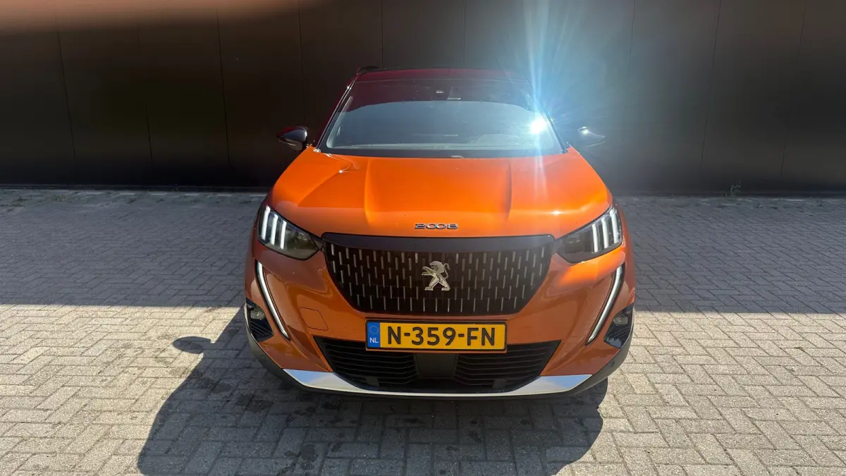 1.2 PureTech GT | Trekhaak | Camera | Apaptieve Cruise | Navigatie | Carplay | | Achterbank in delen neerklapbaar | Achteruitrijcamera | Airco (automatisch)