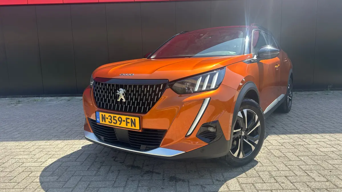 1.2 PureTech GT | Trekhaak | Camera | Apaptieve Cruise | Navigatie | Carplay | | Achterbank in delen neerklapbaar | Achteruitrijcamera | Airco (automatisch)