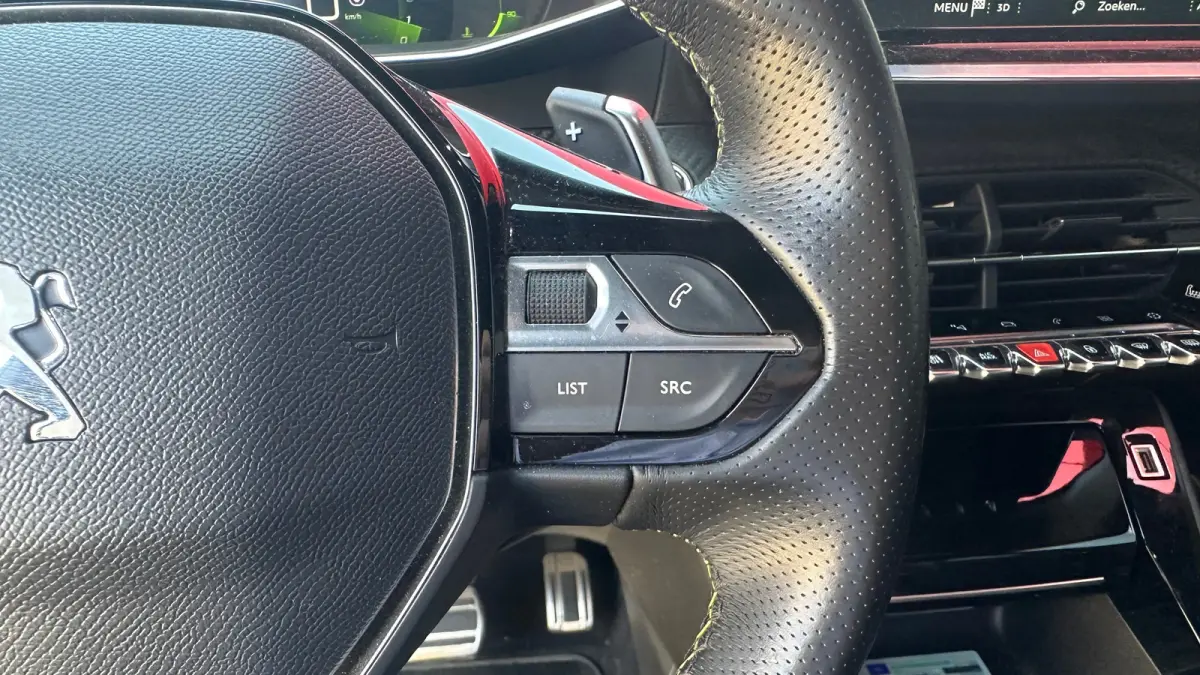 1.2 PureTech GT | Trekhaak | Camera | Apaptieve Cruise | Navigatie | Carplay | | Achterbank in delen neerklapbaar | Achteruitrijcamera | Airco (automatisch)