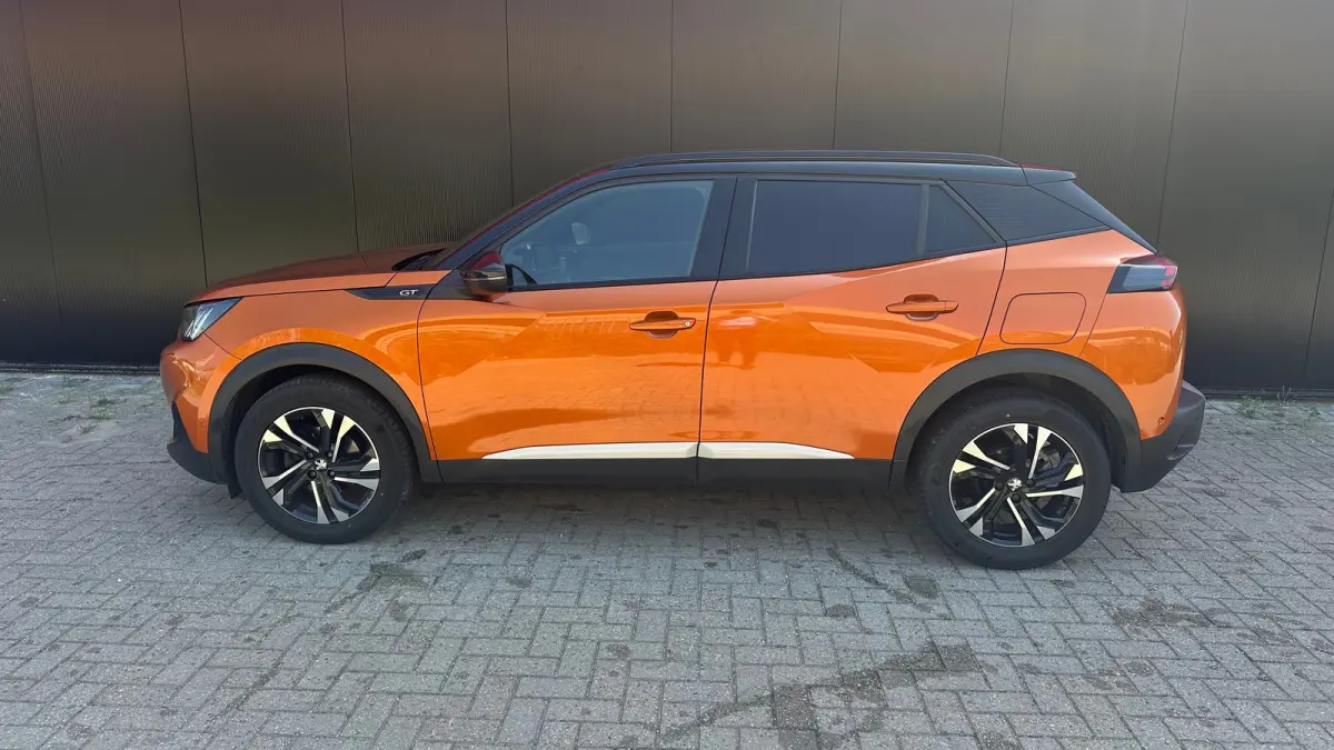1.2 PureTech GT | Trekhaak | Camera | Apaptieve Cruise | Navigatie | Carplay | | Achterbank in delen neerklapbaar | Achteruitrijcamera | Airco (automatisch)