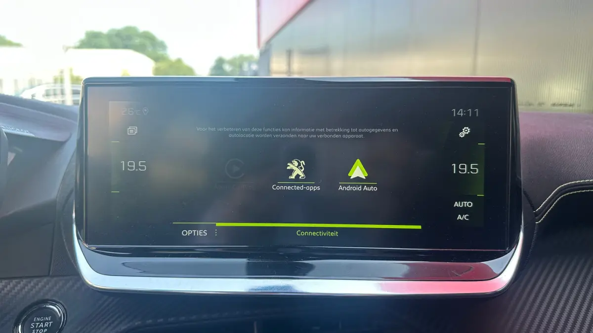 1.2 PureTech GT | Trekhaak | Camera | Apaptieve Cruise | Navigatie | Carplay | | Achterbank in delen neerklapbaar | Achteruitrijcamera | Airco (automatisch)