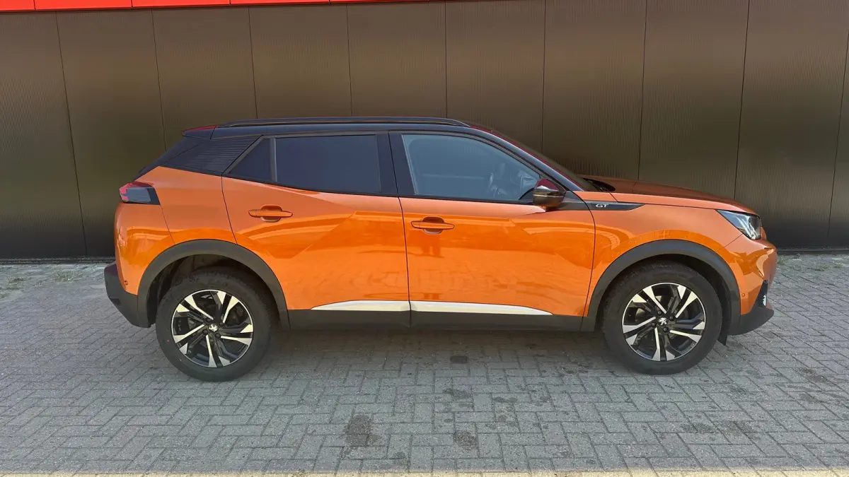 1.2 PureTech GT | Trekhaak | Camera | Apaptieve Cruise | Navigatie | Carplay | | Achterbank in delen neerklapbaar | Achteruitrijcamera | Airco (automatisch)