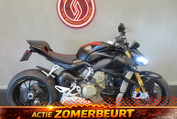 BLACK! 1STE EIG.