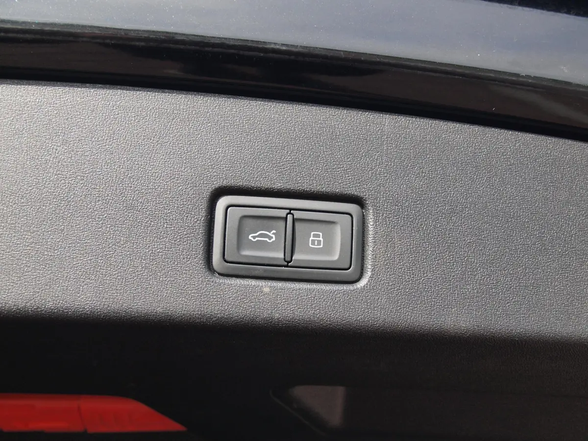 40 Launch edition Advanced Plus 77 kWh | SOH 92% | Panoramadak | Sonos | Camera | Black optic pakket | NL-Auto |
