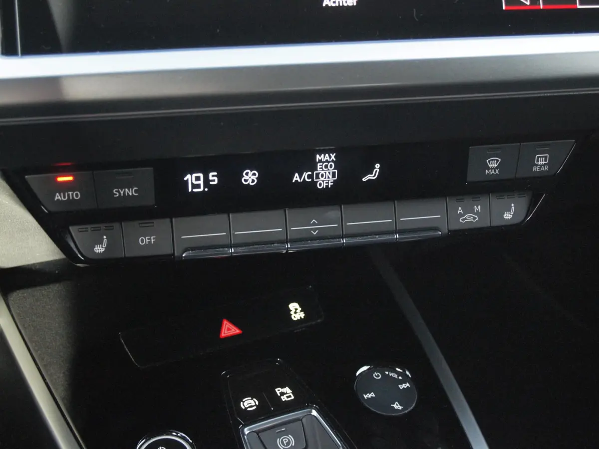 40 Launch edition Advanced Plus 77 kWh | SOH 92% | Panoramadak | Sonos | Camera | Black optic pakket | NL-Auto |