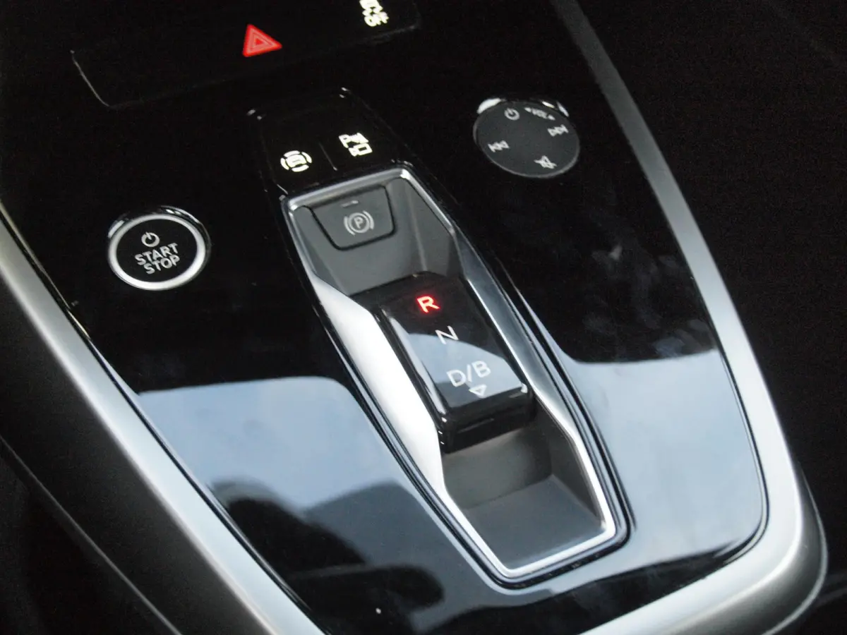 40 Launch edition Advanced Plus 77 kWh | SOH 92% | Panoramadak | Sonos | Camera | Black optic pakket | NL-Auto |